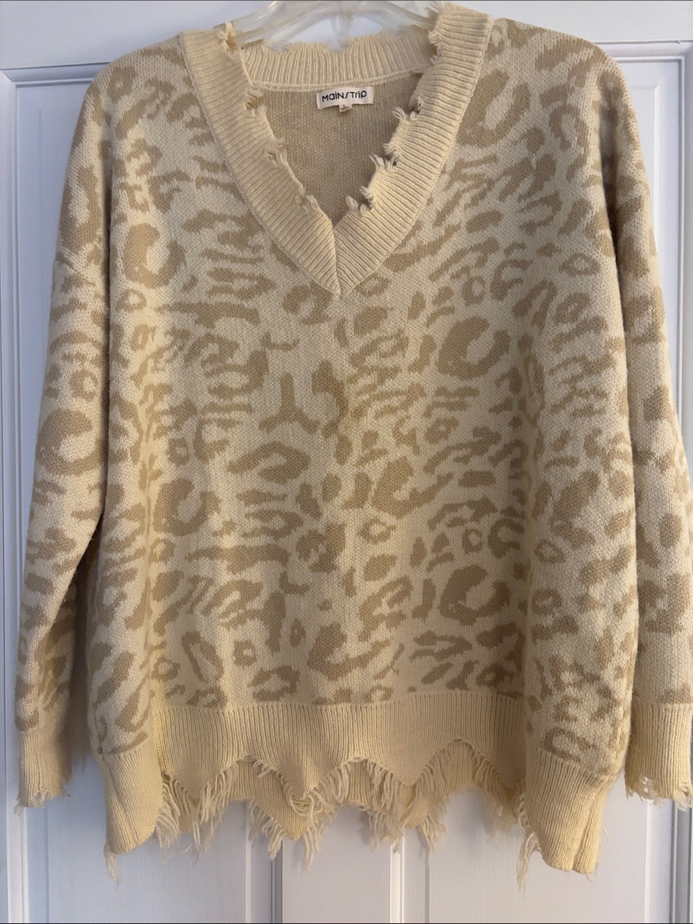 Main Strip Beige Leopard-Print V-Neck Sweater Large
